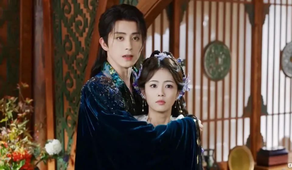 Сцена из азиатской драмы с двумя персонажами в традиционной одежде