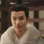 Азиатский мужчина в традиционной одежде, сцена из сериала