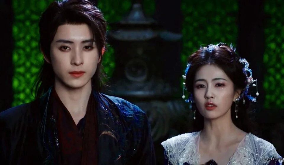 Два персонажа в фантастических костюмах на фоне зелёного света