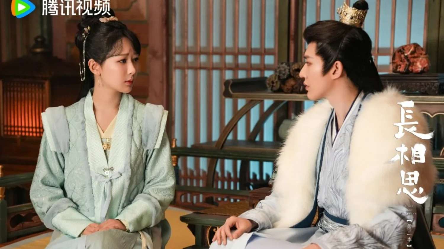 Сцена из исторической драмы с двумя персонажами в традиционных костюмах