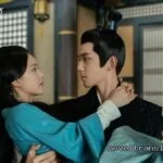 Глава двадцать вторая: Подождите минутку Сцена из китайской драмы с парой в традиционной одежде