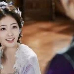 Том 2 (Совершенствование Бессмертного): Глава 26 Женщина в традиционной одежде улыбается в комнате