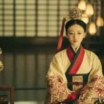 ЧУ ЧЖАО – ТОМ 1: СКВОЗЬ ДИКИЕ ЗЕМЛИ; ГЛАВА 12.1 – У РУЧЬЯ Искусственно созданный портрет в традиционной одежде