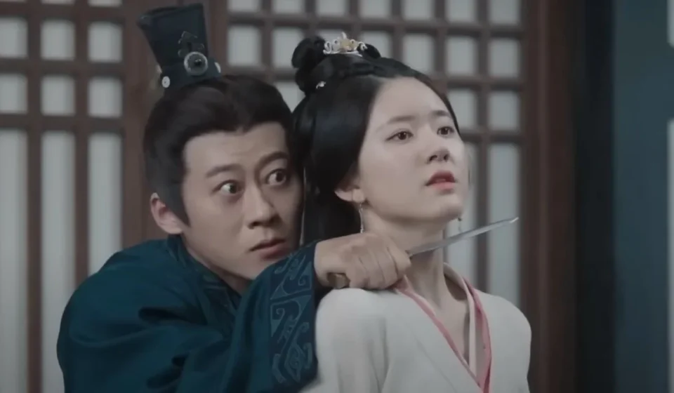 Сцена из исторической драмы с напряжённым моментом.