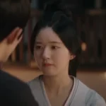 Сцена из исторической драмы с двумя персонажами