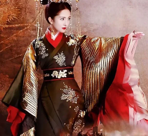 Искусственный интеллект создал изображение женщины в традиционном китайском костюме