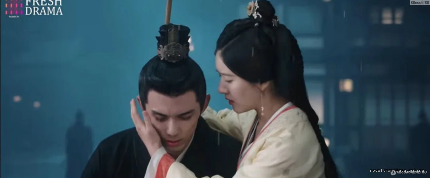 Сцена из исторической драмы с двумя персонажами под дождем