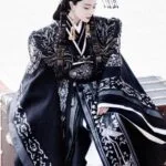 Искусственный интеллект создал изображение в традиционном азиатском костюме