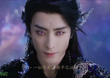 Том 2 (Совершенствование Бессмертного): Глава 45 Фэнтезийный персонаж с фиолетовыми глазами и магическим фоном