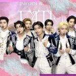 Группа в стильных костюмах на розовом фоне